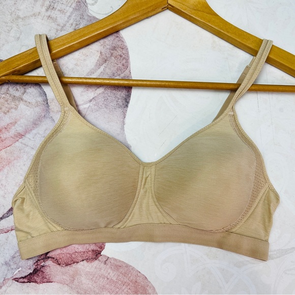 Hanes Intimates & Sleepwear Hanes Cool That Adapts To You Beige Bra Size Medium Mhw57 Poshmark